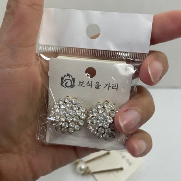 NWT Lot Of 3 Earrings Piercing Gold Pearl Dangling Gemstone Flower Shiny - Picture 6 of 10